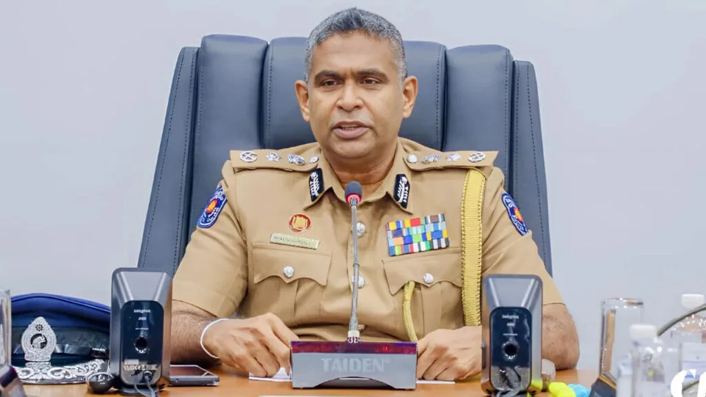 ප්රියන්ත වීරසූරියත් හිටපු පොලිස්පතිලාගේ පාරේ?