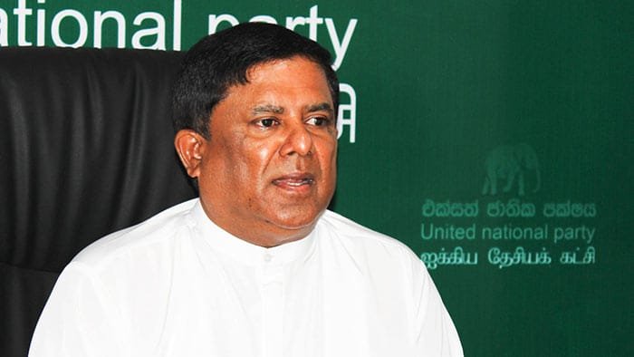 දුර දකින නායකයන් ගෙදර යවලා මිනිස්සු දුක් විඳිනවා: වජිර