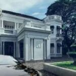 The Minister's Secretary has illegally settled in a luxury house at the port!