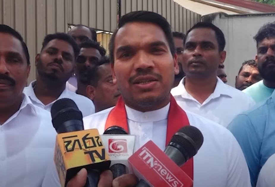 “අත්සන් කරලා ලියුමක් දුන්නට දේශබන්දු යවන්න බැහැ” ; නාමල් කියූ අමුතු කතාව