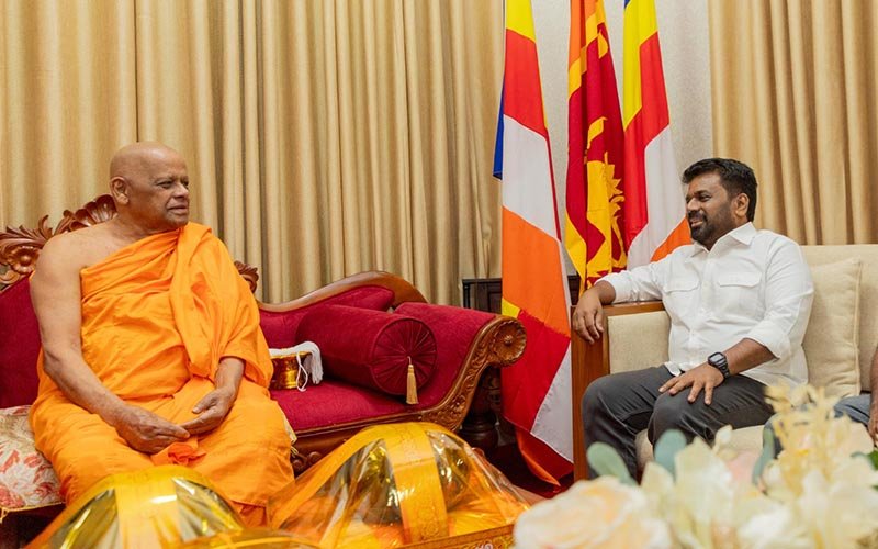 ජනපති අනුර මහා නා හිමිවරුන් බැහැදකී ; ”සිරි දළදා වන්දනාව” ගැන සාකච්ඡා