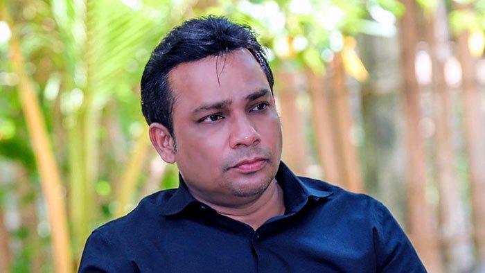 හිටපු ඇමතිට ඇප!