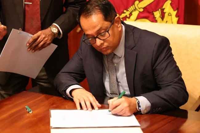 කතානායකගෙන් පනත් කෙටුම්පතකට සහතිකයක්