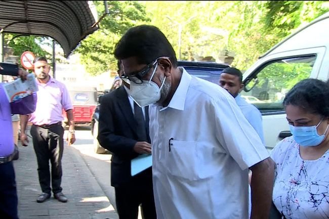 ඊයේ ඇප ලැබුණු කෙහෙළිය, බිරිඳ සහ දියණිය මුදාහැරේ