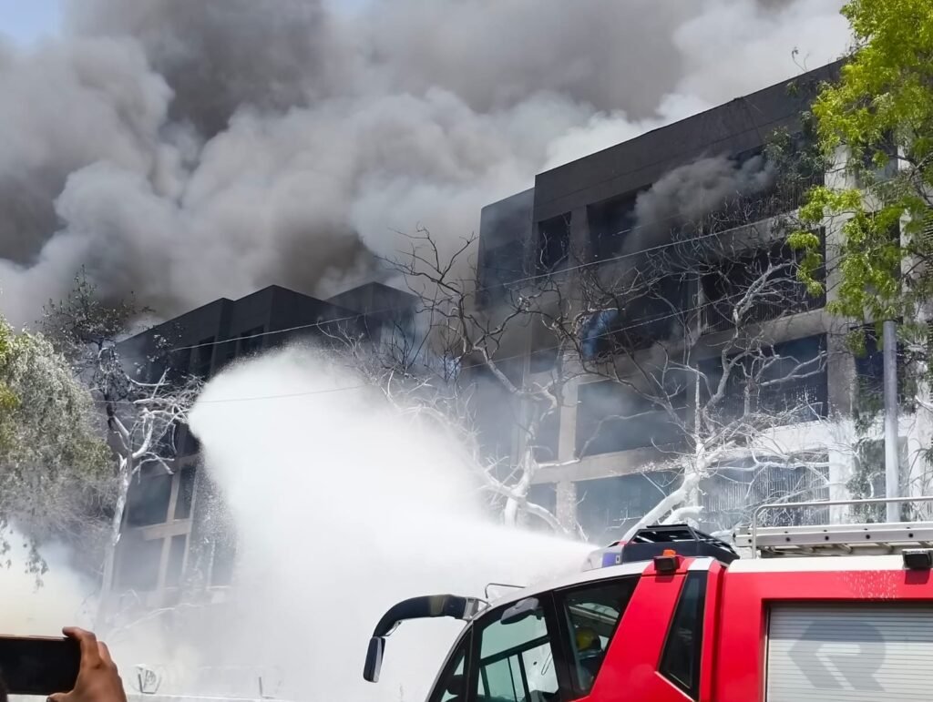 මගීන් 200කට අධික පිරිසක් සමග ඉන්දීය ගුවන් යානයක් බිහිසුණු අනතුරක