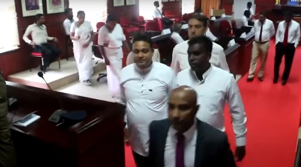 මාතලේ මහනගර සභාවේ බලය මාලිමාවට ; මන්ත්‍රීවරු 10ක් වර්ජනයක