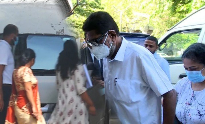Breaking : කෙහෙළිය පවුල බෙල්ලටම හිරවෙයි ; පවුලටම එරෙහිව අධිචෝදනා