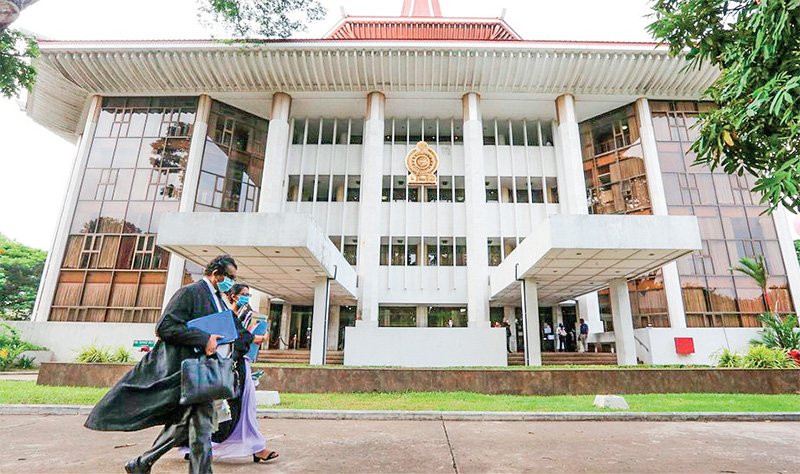 ගොවීන් දෙදෙනාට වන්දි ගෙවන්න OIC ට ශ්‍රේෂ්ඨාධිකරණ නියෝග: විනිසුරුගෙන් වෘත්තීය ගරුත්වයට නොගැලපෙන ක්‍රියාවක්!