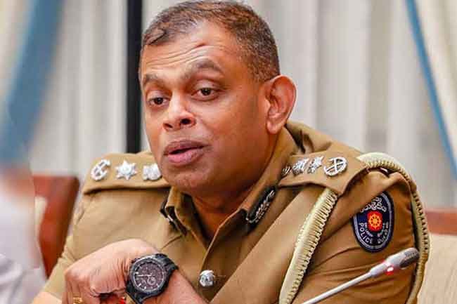 හිටපු පොලිස්පති රහස් පොලිස් අත්අඩංගුවට