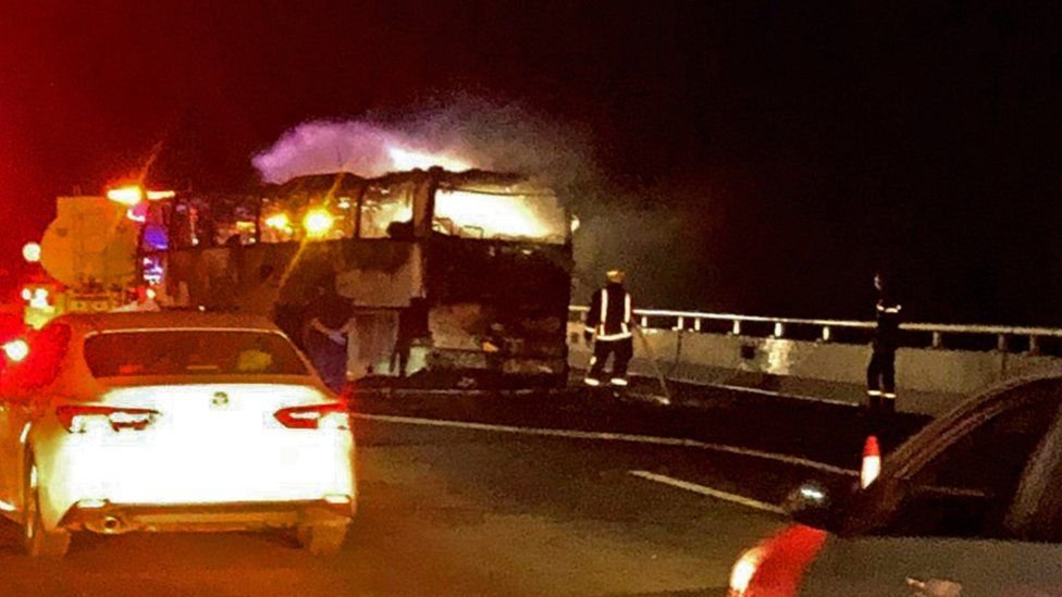 වන්දනාකරුවන් රැගත් බස් රථයක් සහ තෙල් බවුසරයක් ගැටීමෙන් 42ක් ජීවිතක්ෂයට!