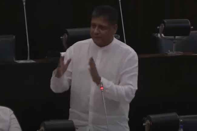 සීතාවක සභාවේ සිද්ධියෙන් දිලිත් හොඳටම ෆයර් වෙයි. ආණ්ඩුව ගෙදර යවන බවටත් සහතිකයක්.