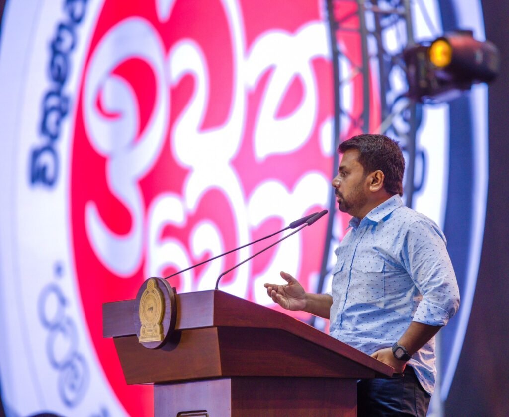 එක එක අය වෙන වෙන කලබල කළාට අපි බොරු වළවල්වල වැටෙන්නේ නෑ – ජනපති