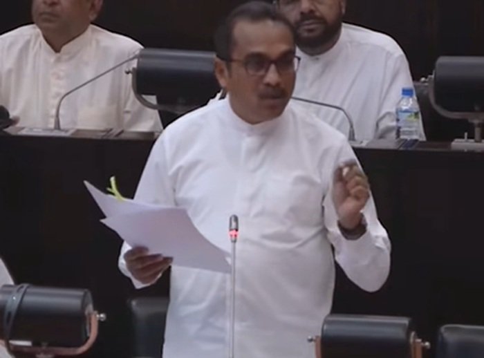 24වැනිදා සිට බස් ගාස්තුවත් කාඩ් එකෙන් ගෙවන්න පුළුවන්!