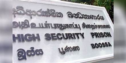 බූස්ස අධි ආරක්‍ෂිත බන්ධනාගාරයෙන් හමුවූ ජංගම දුරකථන තොගය!