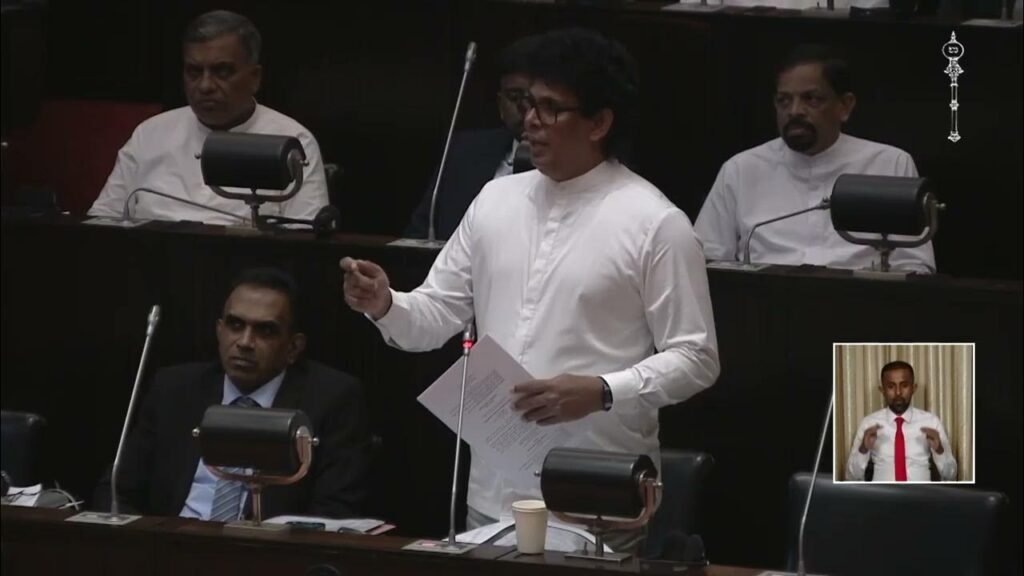 ගෙදර නාය ගියා කියද්දී බිත්තිත් ගියාද අහන්න එපා. රට ගොඩගන්න ඕනේ නම් චෝදනා පැත්තක තියල වැඩේට බහින්න!