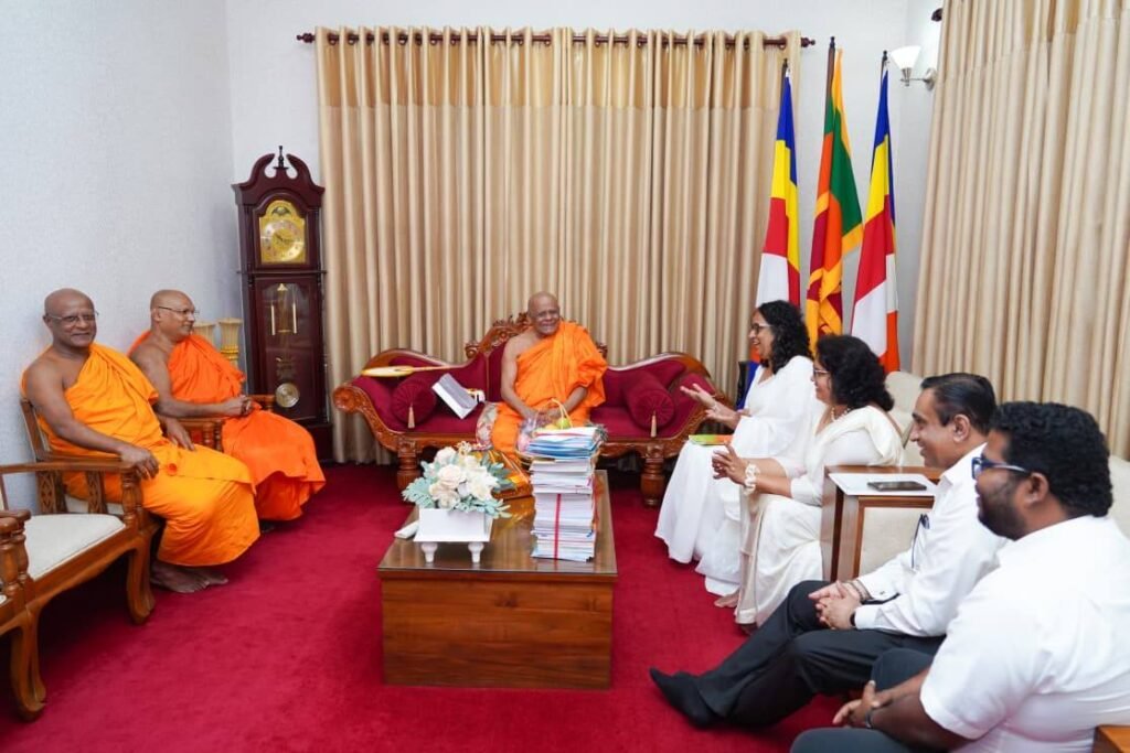 මොඩියුලයේ ප්රශ්නය කියන්න අගමැතිනිය අස්ගිරියට යයි!