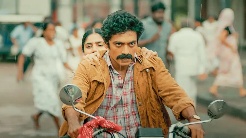 සිනමා ශාලා පිරී ඉතිරෙයි : චමින්ද ජයසූරියගේ ෆාදර් රජ ගමනක!