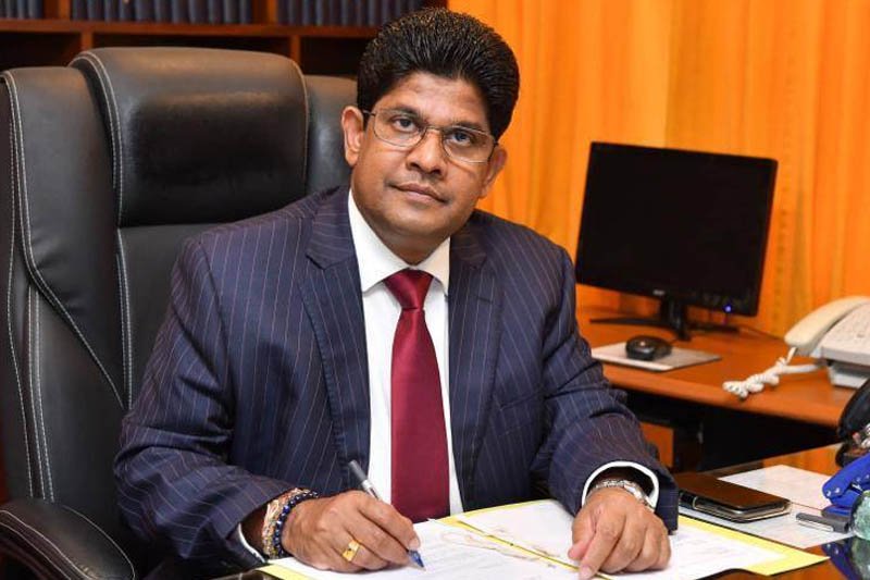 පාර්ලිමේන්තුවේ නියෝජ්‍ය මහ ලේකම්ගේ වැඩ තහනම් වෙයි. ද්වේශ සහගත ක්‍රියාවක් බවටත් චෝදනා!