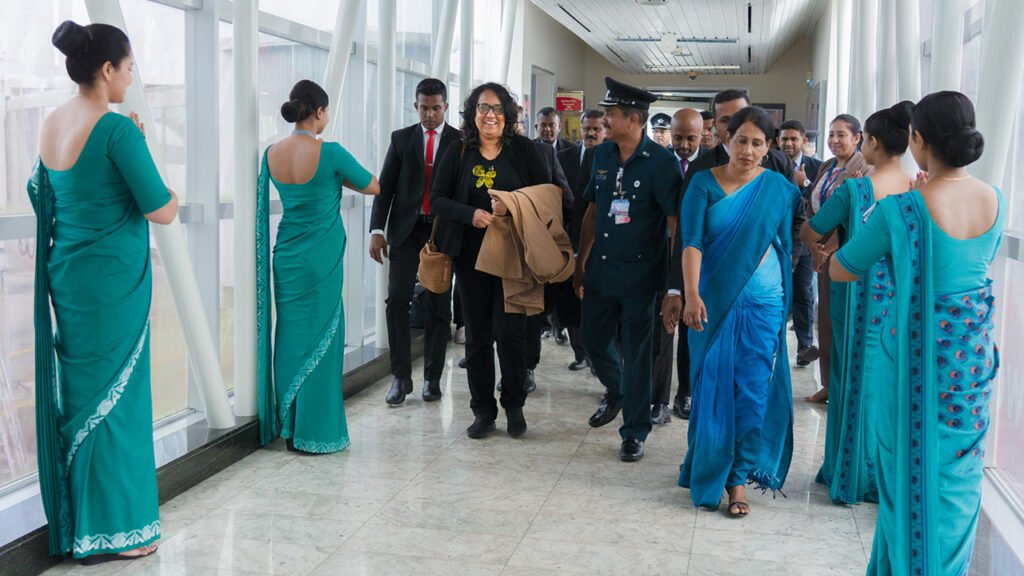 ලෝක ආර්ථික සමුළුවට සහභාගී වූ අග්රාමාත්යවරිය රාජ්ය තාන්ත්රික හමුවීම් රැසකට පසු යළි දිවයිනට!