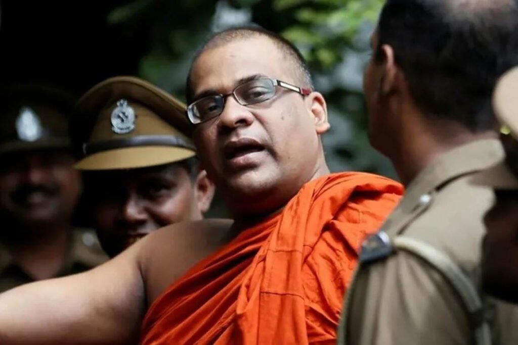 ආදායමක් නැහැ කියමින් ඥානසාර හාමුදුරුවෝ පිං කැටයක් අරියි!