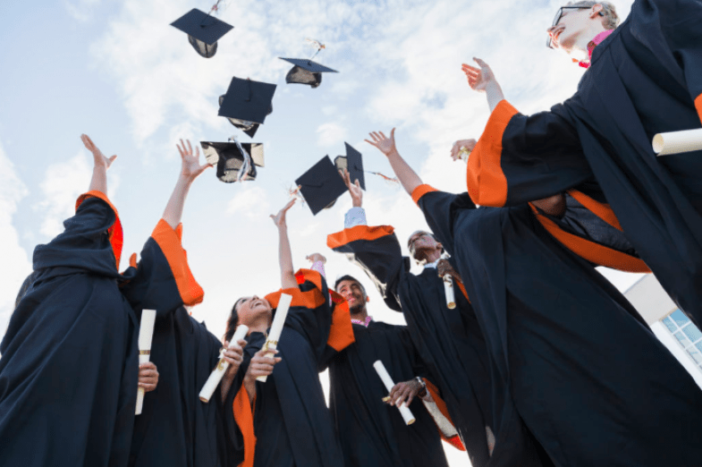 සරසවි සිසුන් වෙනුවෙන් විශේෂ ශිෂ්යත්ව වැඩසටහනක්!