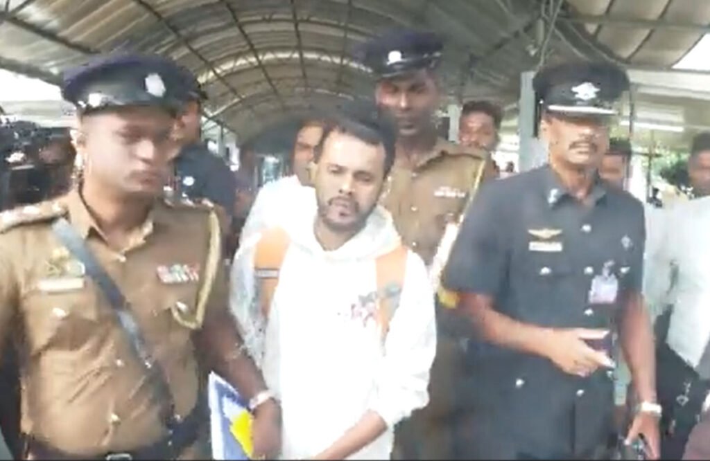 පොඩි ලැසීට රැඳවුම් නියෝග!