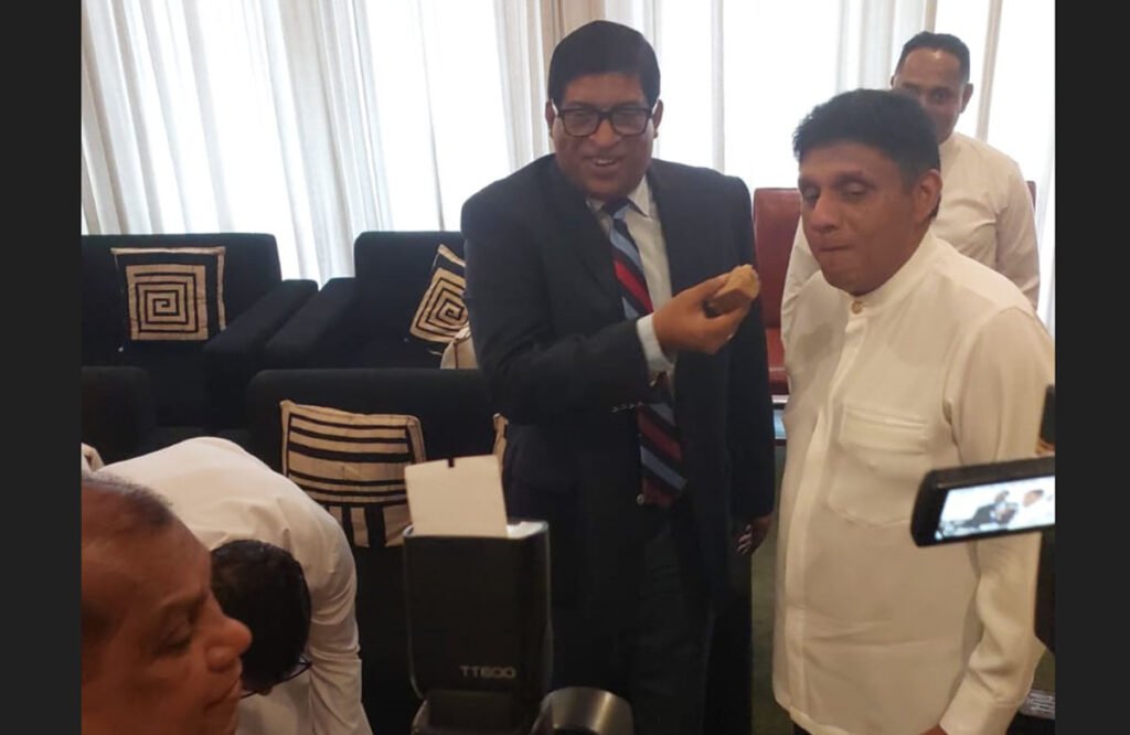 රවීගේ උපන්දිනය දා එජාප/සජබ එකමුතුව ගැන කතාබහක් – විපක්ෂයේ එකමුතුව වෙනුවෙන් මන්ත්රීවරුන්ගේ උපන්දින සැමරීමටත් තීරණයක්!