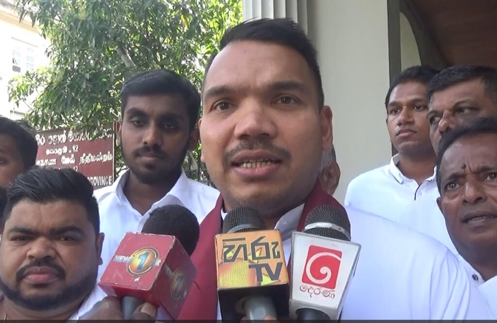 තත්ත්වය බරපතලයි. එක එක කතා කියල අත පිහදාගන්න බැහැ. බැරිනම් යන්න – නාමල්ගෙන් ආණ්ඩුවට එකපිට එක චෝදනා!