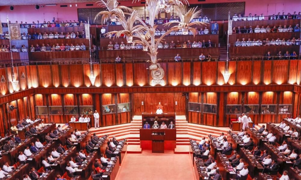 පාර්ලිමේන්තු මන්ත්රීවරුන්ට ලැබෙන වැටුප් සහ දීමනා ගැන අගමැති හෙළිකරයි!