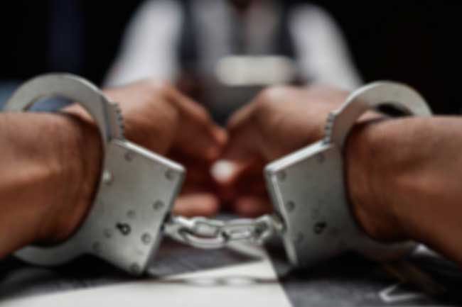 කෝටි දෙකක අල්ලසක් ගත් සෞඛ්‍ය අමාත්‍යාංශයේ විශ්‍රාමික ලිපිකරුවෙක් අත්අඩංගුවට!