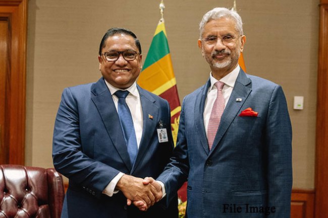 ඇමති විජිත සහ ඉන්දීය විදේශ කටයුතු ඇමති ජයශංකර් අතර විශේෂ සාකච්ජාවක්!