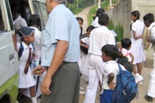 ඉන්ධන මිල ඉහළ යාමත් සමඟ පාසල් ප්‍රවාහන ගාස්තුත් ඉහළට!