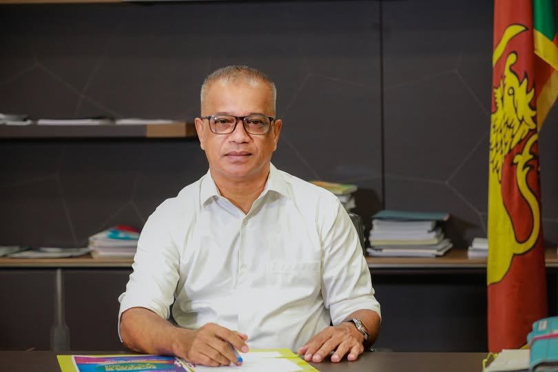 ප්‍රශ්නයක් තියෙනවා නම් මට කියන්න. දුරකථන අංකය මෙන්න!