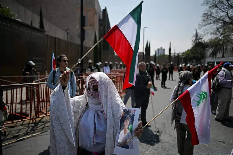 ඉරානයට එල්ල කරන ලද ඇමරිකානු-ඊශ්‍රායල ප්‍රහාරවලට එරෙහිව මෙක්සිකෝ නගරයේ විරෝධතා!