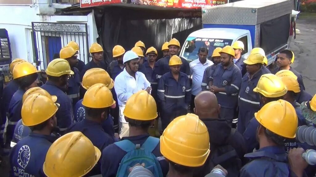 වර්ජිත විදුලි සේවකයන්ට නව සමාගම්වලින් දැඩි නියෝගයක්!