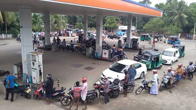 තෙල් පෝලිමක මරණයක්!