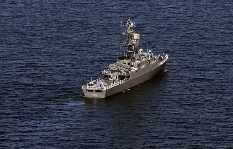 සැක සහිත යුද නෞකාවක් පානදුර වෙරළට ඔබ්බෙන්?