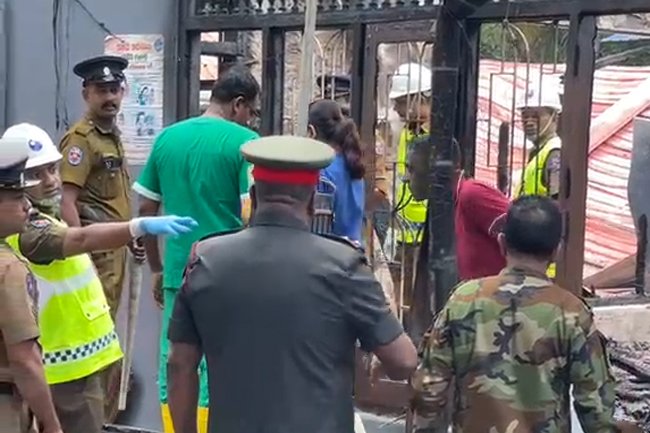 අඟුරුවාතොට ගිනිගත් “සෙනෙහසේ කැදැල්ල” ලියාපදිංචි නැති තැනක්!