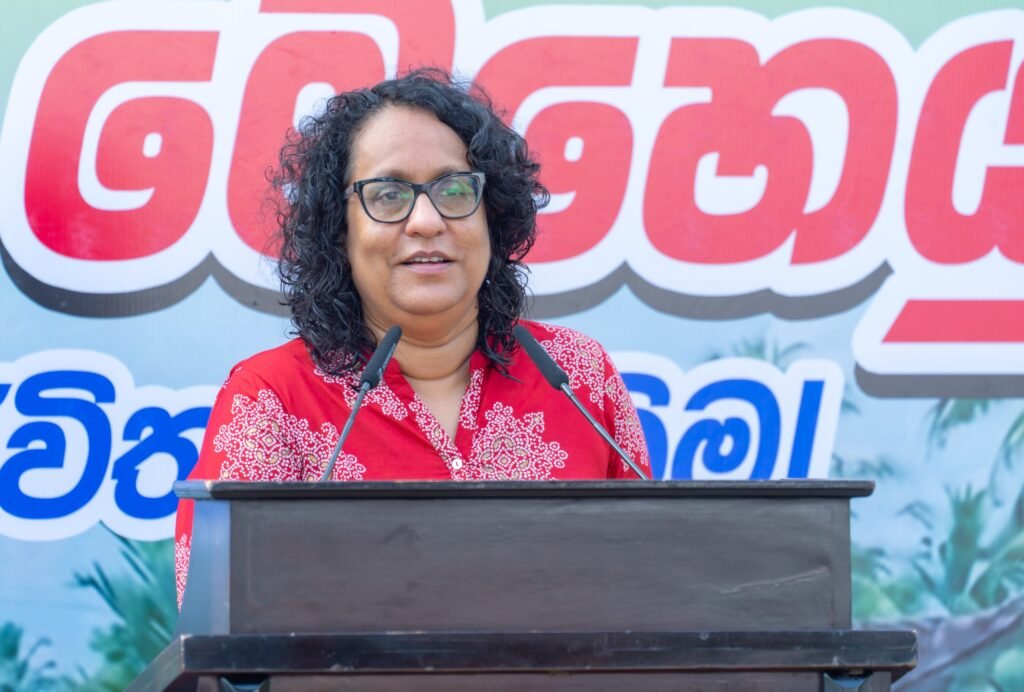 පෙර අභියෝග ජයගත්තා මෙන්ම ඩෙංගු අභියෝගයත් සාමුහිකව ජය ගනිමු – ඩෙංගු මර්දන වැඩසටහනකට එක්වෙමින් අගමැතිනිය කියයි