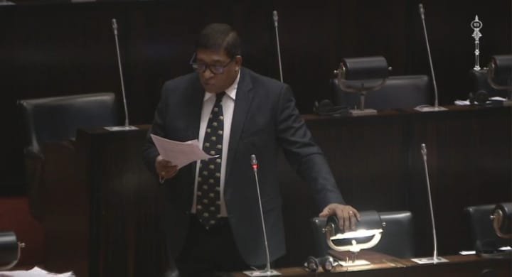 IMF වැඩසටහනෙන් ඔබ්බට ආර්ථික උපායමාර්ග ගැන පහදන්න – රවී ආණ්ඩුවෙන් ඉල්ලයි!