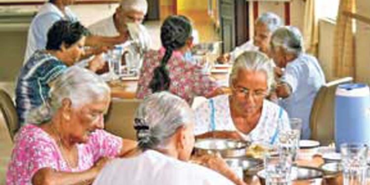 වැඩිහිටියන් නොසලකා හරින දරුවන්ට නීතිමය ක්‍රියාමාර්ග ගන්න පුළුවන් : නීතිඥ ලක්ෂාන් ඩයස්