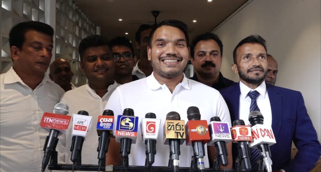 කොච්චර ක්ලීන්ද කිව්වොත් ඉතිහාසයේ වැඩිම ඩෙංගු රෝගින් ඉන්නෙත් මේ කාලේ – නාමල් රාජපක්ෂ