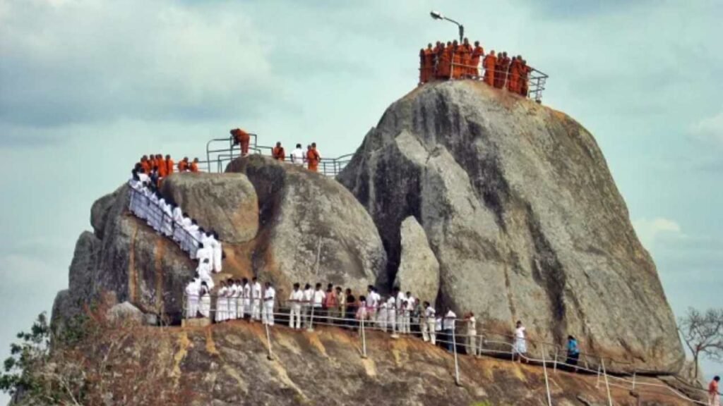 පොසොන් පුරපසළොස්වක පොහොය අදයි!