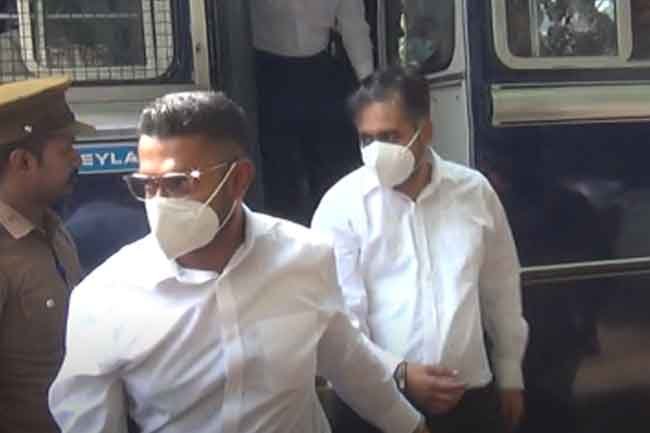 රඛිත සහ චරිත් ඇතුළු තිදෙනා යළි රිමාන්ඩ්!