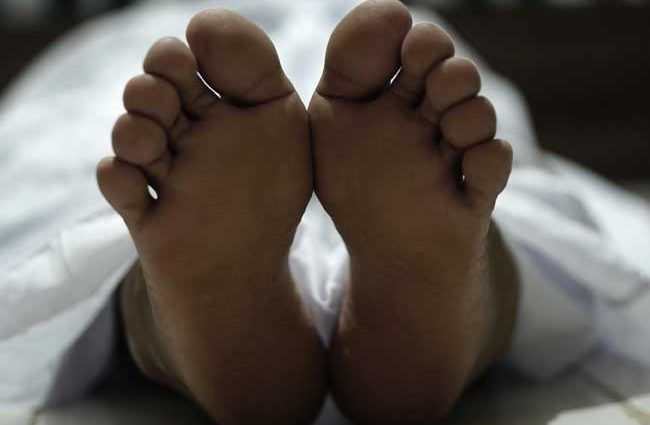 ගල්වලකින් දැරියකගේ සිරුරක් මතුවෙයි!