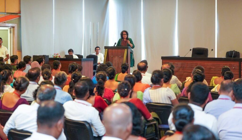 සුපිළිපන් රාජ්‍ය සේවයක් පිළිබඳ ජනතා විශ්වාසය තහවුරු කළ යුතුයි – අගමැති කියයි