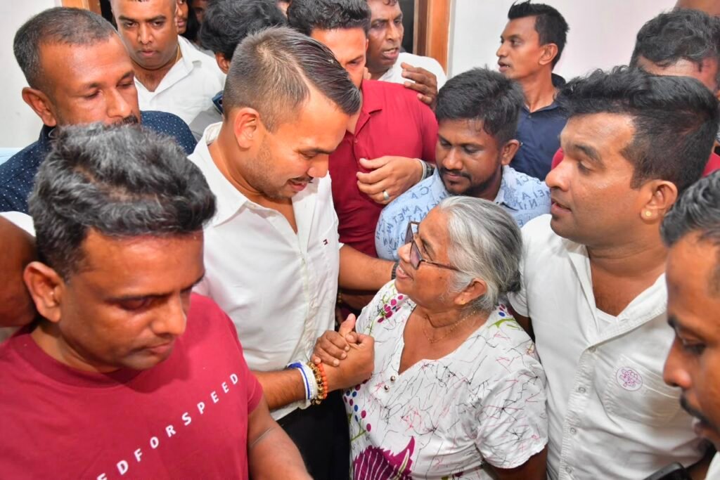 ආණ්ඩුව දේශීය ව්යාපාරිකයින්ගෙන් බදු ගහන්නෙ කොළේ වහලා -නාමල්