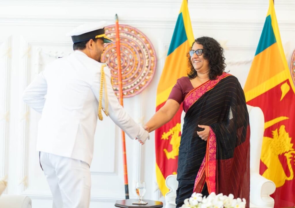 අභිනව නාවික හමුදාපති, අග්‍රාමාත්‍යවරිය හමුවෙයි!