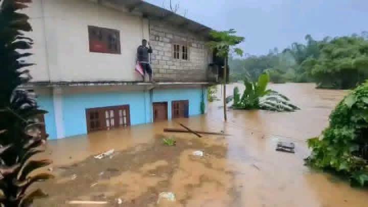අයහපත් කාලගුණයෙන් පුද්ගලයින් පස් දෙනෙකුට දිවි අහිමි වෙයි – දිස්ත්රික්ක 05ක් තවදුරටත් අවධානමේ!