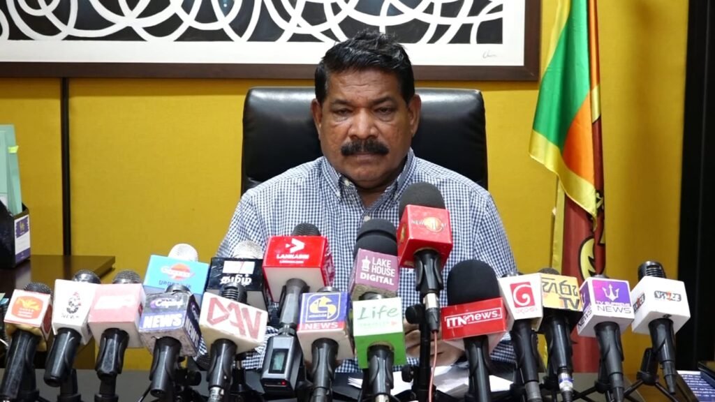 හොරෙකු කිසිවිටෙකත් තමා හොරෙකු බව පිළිගන්නේ නැහැ. නාමලුත් දැන් සාන්තුවරයෙක් වෙන්න දගලනවා – ඇමති රාමලිංගම්!